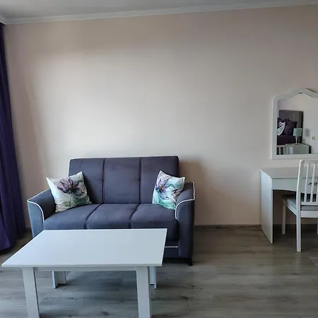 ивела Apartment *